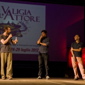Fabrizio Gifuni , Pierfrancesco Favino, Fabrizio Deriu - La valigia dell'attore 2012 - Foto di Nanni Angeli